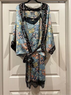 Mystree BrandFloral Satin Robe & Chemise Set - Light Blue